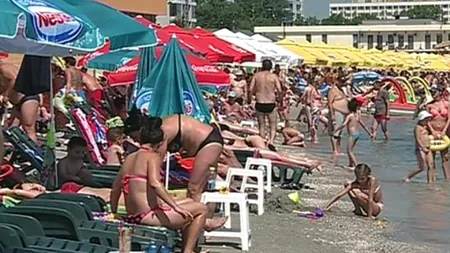 Un bărbat a fost prins de jandarmi în timp ce încerca să fure șezlongurile de pe plaja stațiunii Neptun