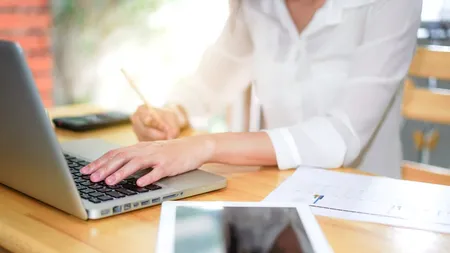 ANALIZĂ | Munca de acasă nu va mai domina piața muncii în 2022. Principalele tendințe în domeniul resurselor umane