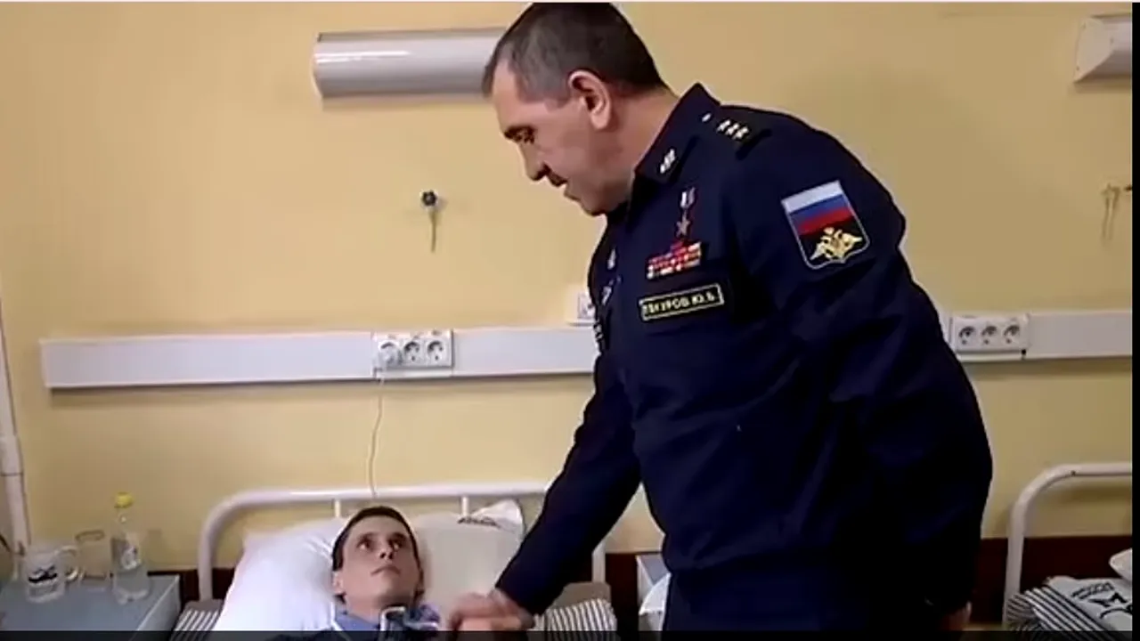 FOTO - VIDEO | Frică și regret. Cum au primit mai mulți soldați ruși rămași invalizi medaliile pentru curaj oferite de oficiali de la Kremlin