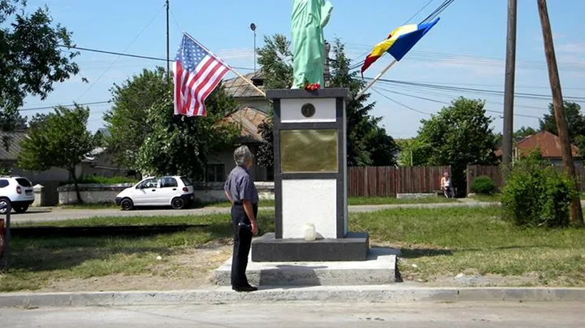 Locuitorii dintr-o localitate din Prahova au propria Statuie a Libertății. Cine a venit cu ideea