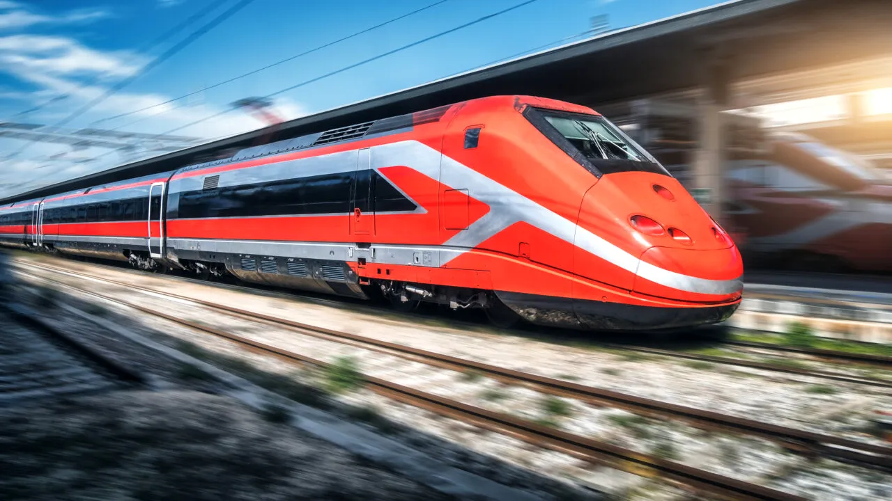 Care este cea mai lungă călătorie cu trenul din lume. Pasagerii stau pe scaune aproape 7 zile și traversează 8 fusuri orare