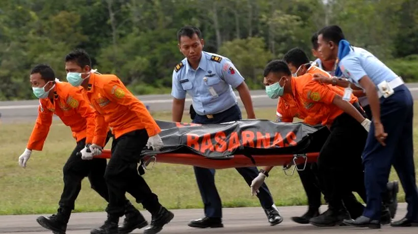Epava avionului AirAsia dispărut duminică a fost găsită