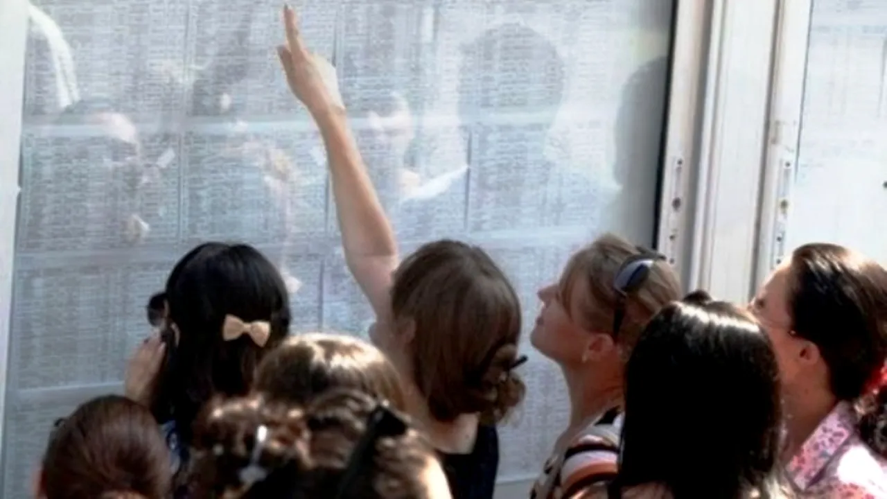 REZULTATE EVALUARE NAȚIONALĂ 2014. Doar 5 din 10 elevi au luat note peste 5 la simulăre. Reacția lui PRICOPIE