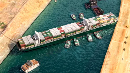 Marinarii de pe Ever Given sunt încă blocați pe navă. Egiptul cere un miliard de dolari pentru eliberarea lor