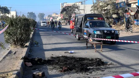 Cruzime fără margini. Directorul unei fabrici din Pakistan, ucis și incendiat după ce ar fi dat jos niște afișe cu citate din Coran