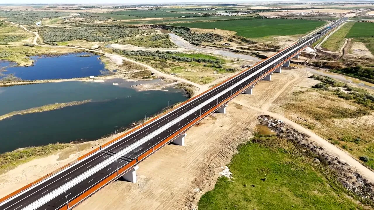 Autostrăzile A7 și A8 din România reprezintă o problemă de securitate și interes european, spune Comisia Europeană