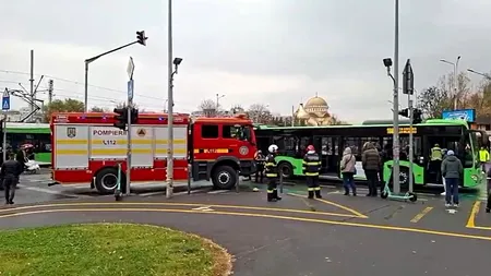 Accident grav între un tramvai și un autobuz STB în București. Sunt 8 victime
