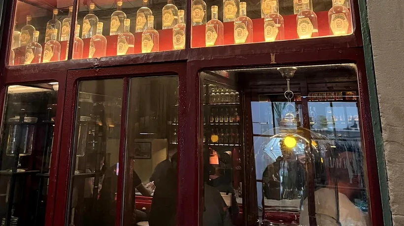 FOTO | O poză cu I.L. Caragiale este imaginea unui cunoscut bar din Barcelona. Amalia Enache: „Au vrut ceva cu iz estic, explică ei”. Reacția unei turiste din România