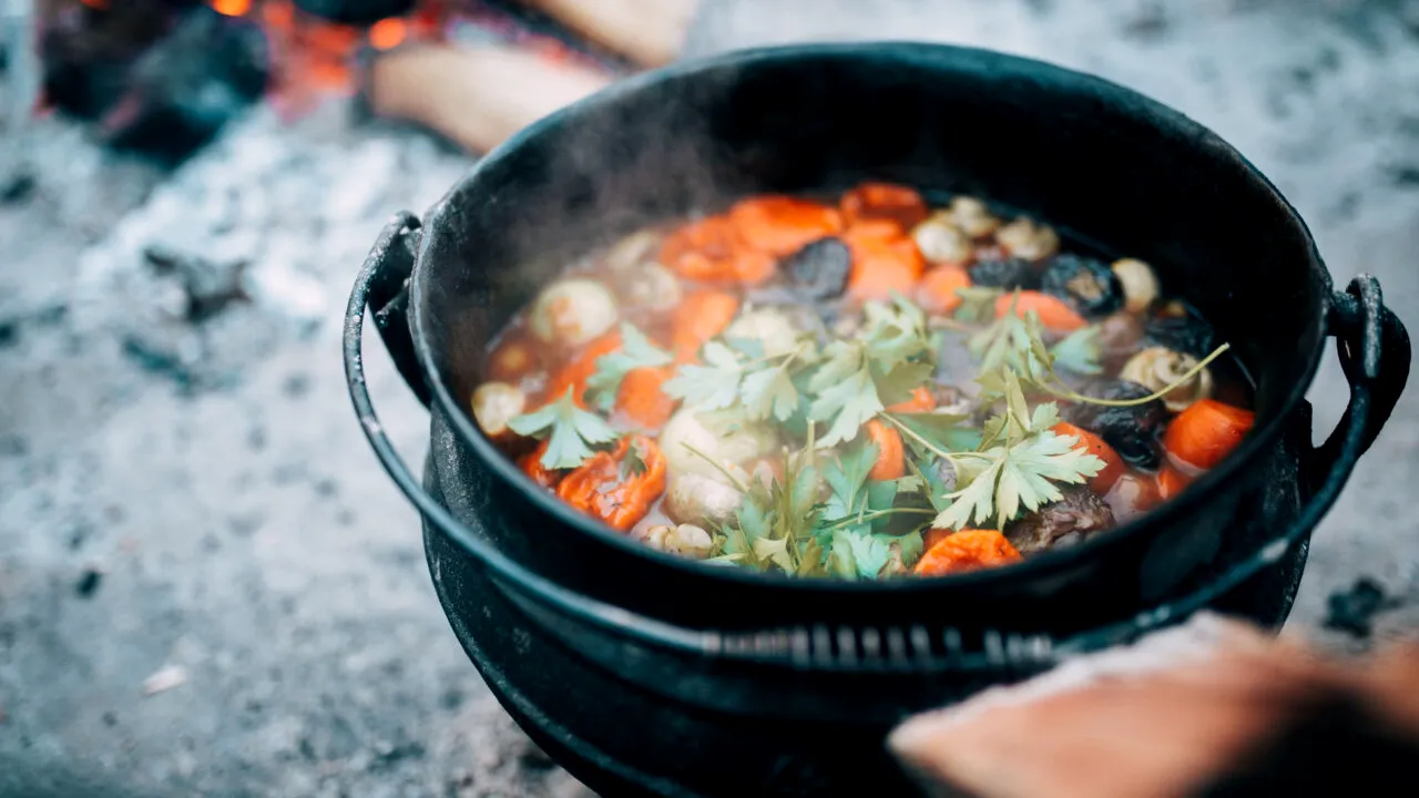 Cum se prepară tocănița de post ca la mănăstire. Este perfectă pentru Postul Paștelui 
