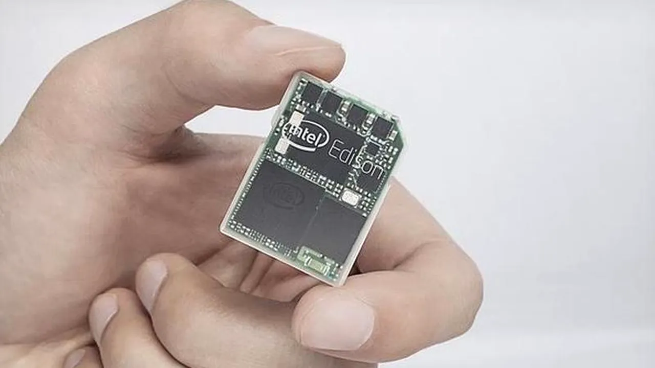 CES 2014. Intel a prezentat un computer de dimensiunile unui card de memorie