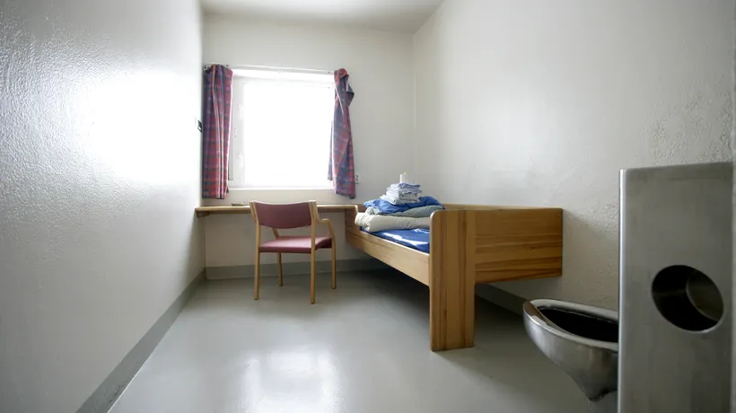 În Norvegia, dacă nu mai sunt locuri în închisoare, condamnații sunt puși pe lista de așteptare. Când le vine rândul se prezintă singuri