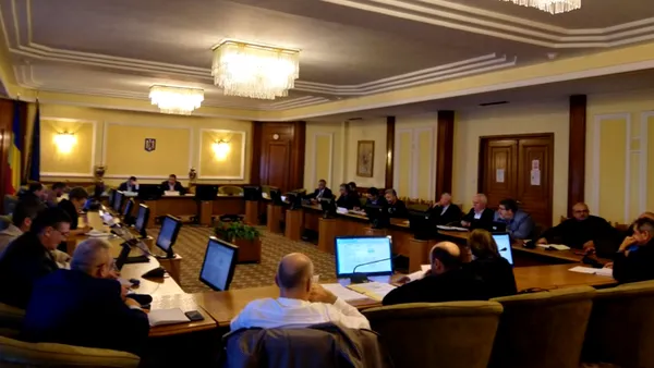 Încă o încercare eşuată de eliminare a pensiilor speciale pentru aleşii locali. Comisia a amânat proiectul USR