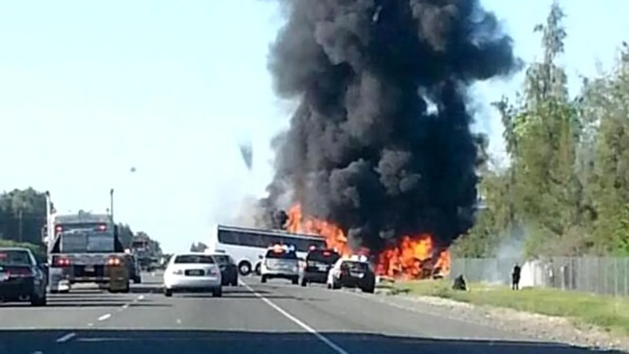 Tragedie pe o șosea din SUA. Zece persoane au murit, alte 30 au fost rănite