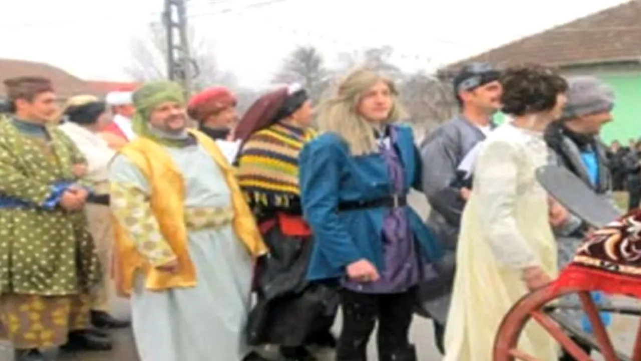 Locuitorii unei comune din Caraș-Severin s-au costumat de Lăsata Secului în personajele din „Suleyman Magnificul
