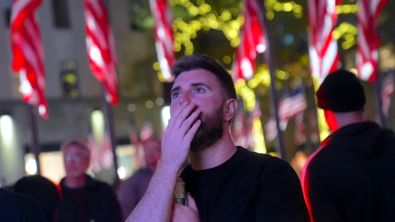 Suporterii Kamalei Harris încă AȘTEAPTĂ un mesaj din partea echipei de campanie