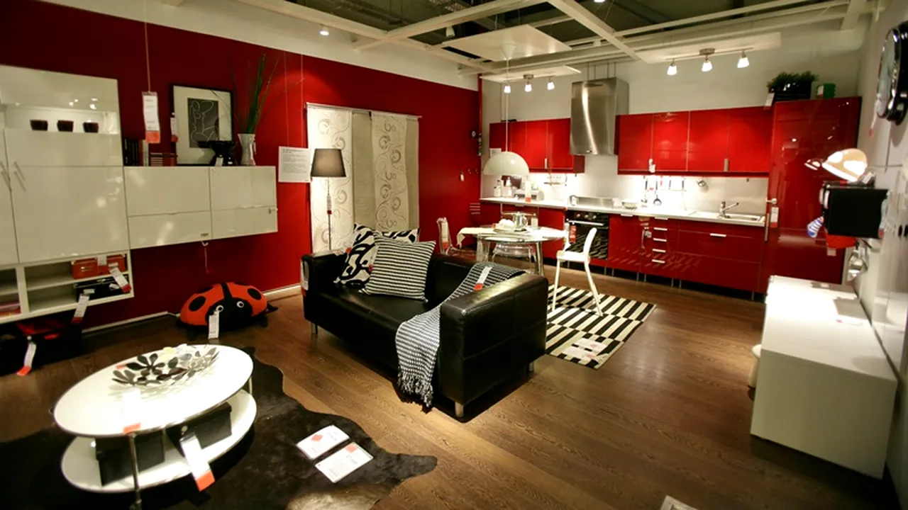 Mobila de sufragerie care costă cât o garsonieră. Cât ajung să cheltuie românii cu bani pe o canapea