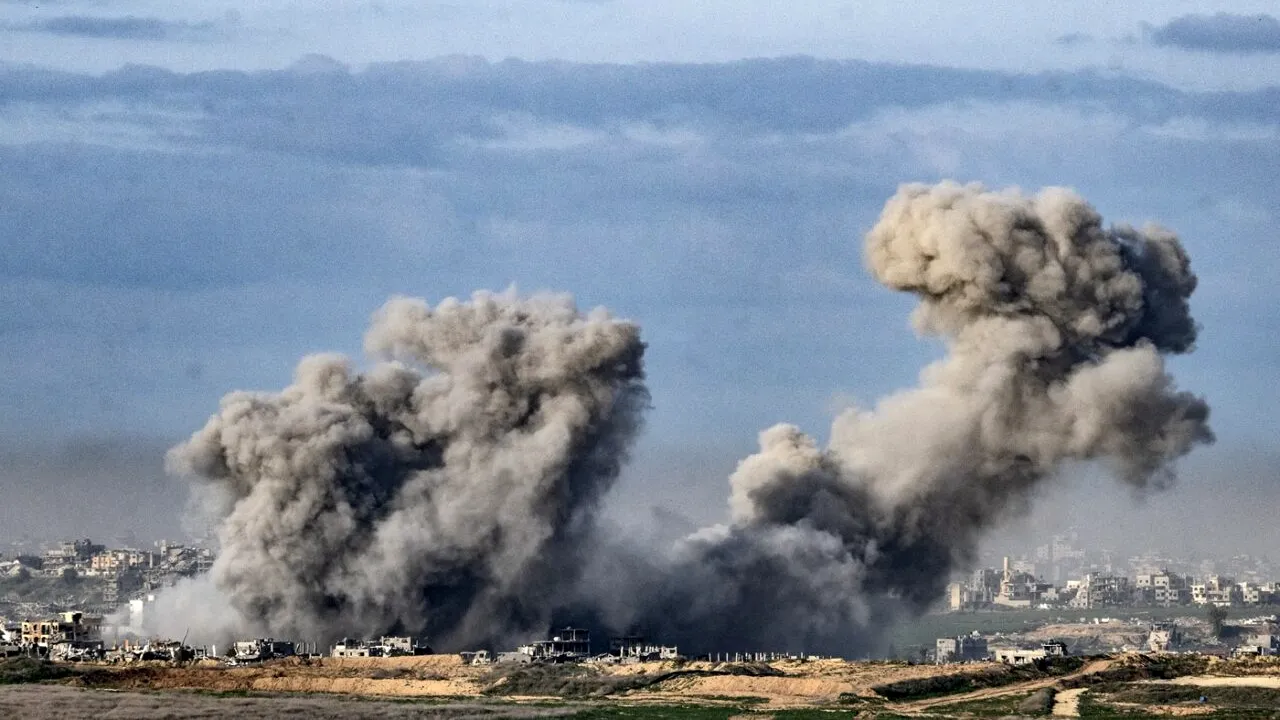 Israelul a lovit „ținte teroriste” din Gaza după AMÂNAREA acordului de încetare a focului. Ministrul israelian al Securității părăsește guvernul