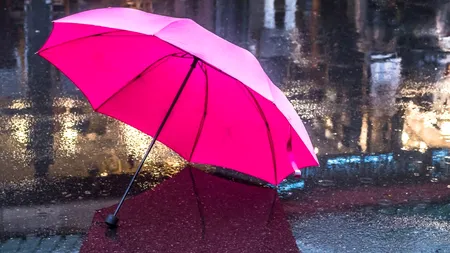 Furtuni violente și inundații în România. Avertizare meteo de COD ROȘU în București, Constanța și alte 16 județe