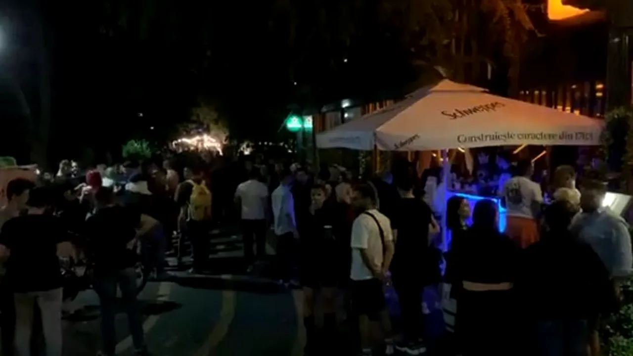 PETRECERE cu zeci de tineri fără măști de protecție sau distanțare socială, în Parcul Herăstrău (VIDEO)