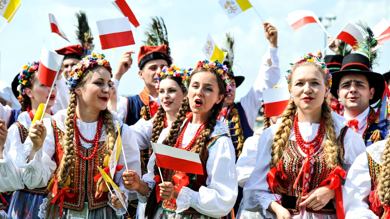 NYT: Dezbatere identitară în Polonia, care, ca alte țări, oscilează între valențe naționale și europene