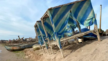 Cum a ajuns să arate plaja din Vama Veche, după furtuna de sâmbătă noapte. Imagini realizate de un turist ieri, 10 iulie 2022