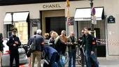 Jaf armat la un magazin Chanel din Paris. Atacatorii ar fi furat bunuri în valoare de milioane de euro