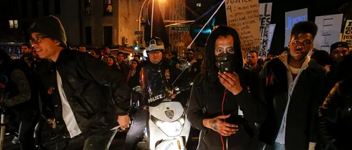 Zece persoane arestate la New York, la manifestații provocate de decizia în cazul de la Ferguson
