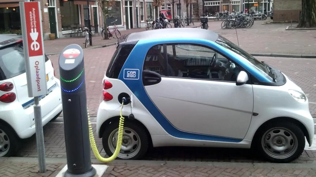 Românii și italienii sunt cei mai interesați europeni să cumpere mașini electrice