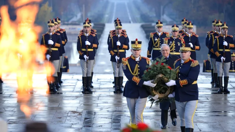 1 DECEMBRIE 2012. Crin Antonescu și Ion Iliescu prezenți de ZIUA NAȚIONALĂ a României în Parcul Carol I din Capitală - GALERIE FOTO