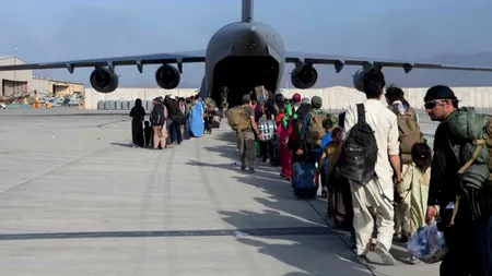 Oficialii din Marea Britanie raportează „o mare amenințare” de atac terorist la aeroportul din Kabul