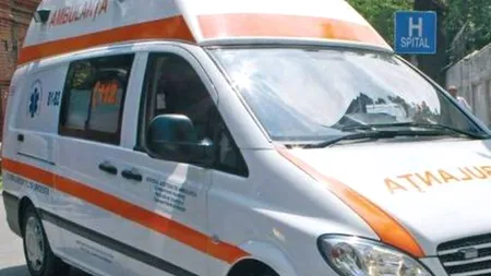 Bătrân în stare gravă la spital, după ce a fost atacat de câinii de la o stână și mușcat de zeci de ori