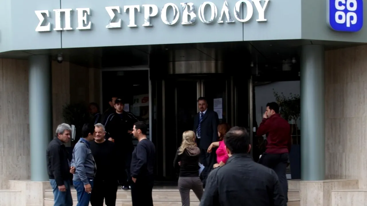 Cipru a amânat votul pentru acordul privind taxarea depozitelor. Băncile rămân închise până joi de teama retragerilor masive