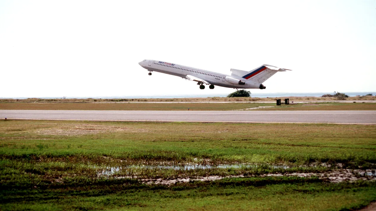 Cum a fost păcălit pilotul unui avion să aterizeze de urgență la Barcelona. VIDEO cu haosul declanșat pe pista aeroportului El Prat
