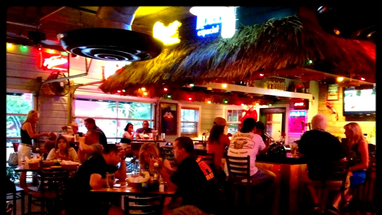 Ce a PĂȚIT un tânăr care a ieșit în oraș cu prietenii, la o bere. Acum, nu își va mai putea vedea familia niciodată