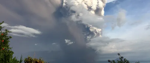 Erupția unui vulcan din Filipine: Aproape jumătate de milion de oameni sunt evacuați  - VIDEO 