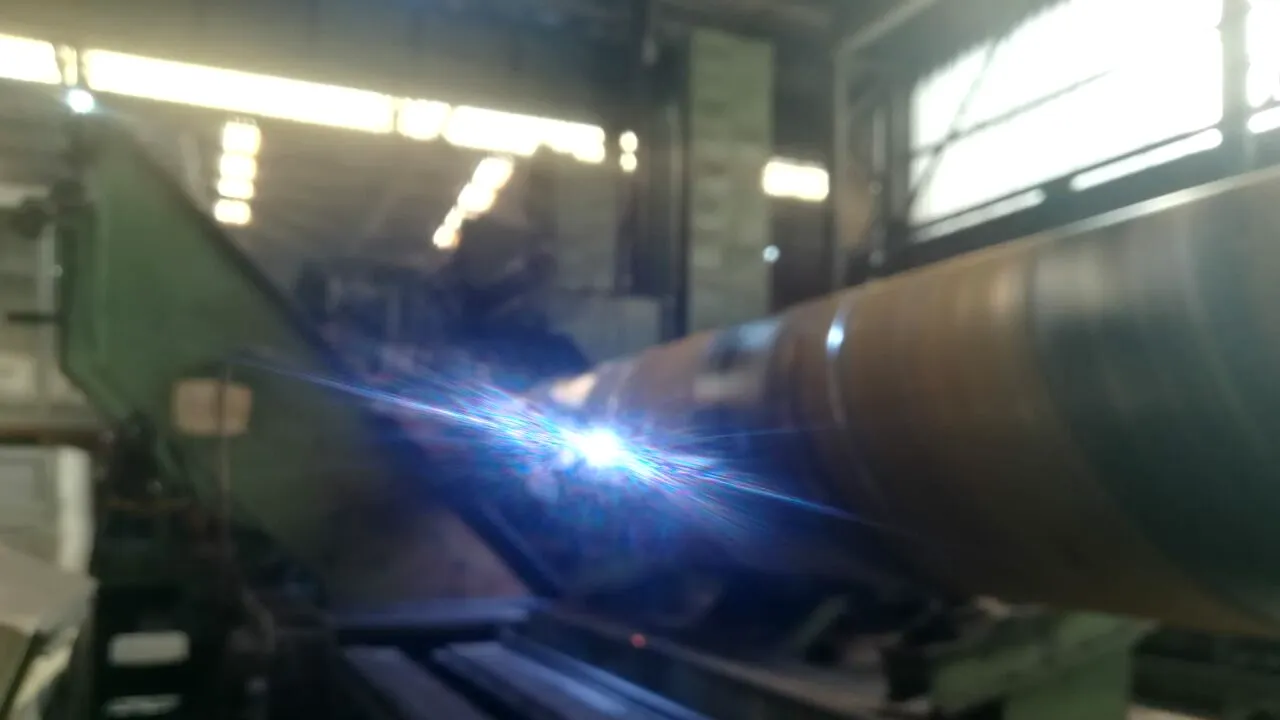 Primele țevi pentru gazoductul Tuzla – Podișor, de peste 300 km, au fost turnate în Turcia. O echipă Transgaz verifică permanent producția