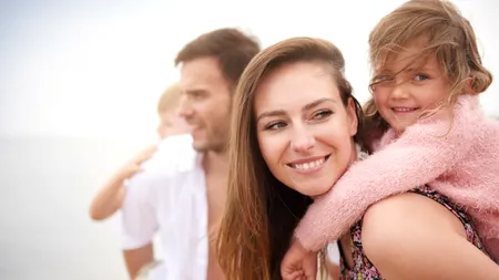 Românii din DIASPORA revin acasă. Tot mai mulți copii scapă de dorul părinților