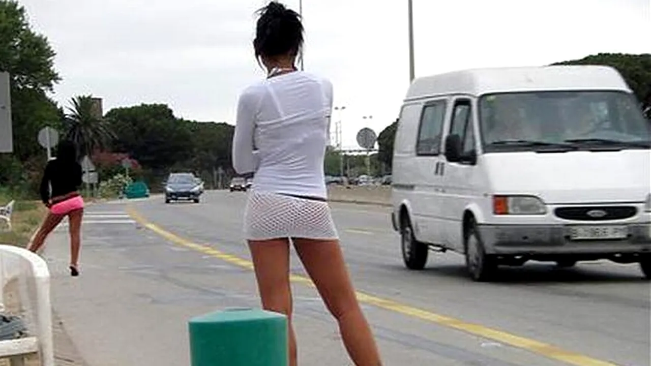 FOTO | Grupare de proxeneți destructurată de DIICOT. Fetele erau racolate prin metoda 