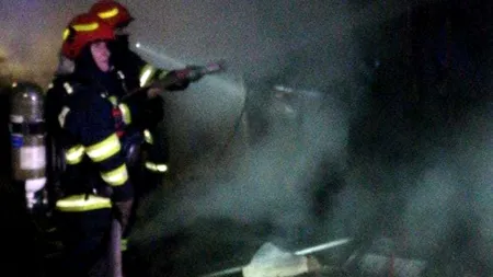 FOTO 250 de muncitori de la o fabrică din Timiș, evacuați din cauza unui incendiu la un container