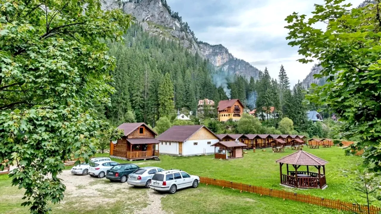 Locul din România în care te cazezi fără să plătești. Totul este GRATIS