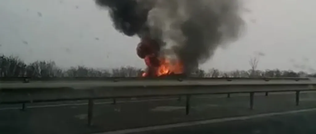 O mașină a luat foc pe A1 după un accident