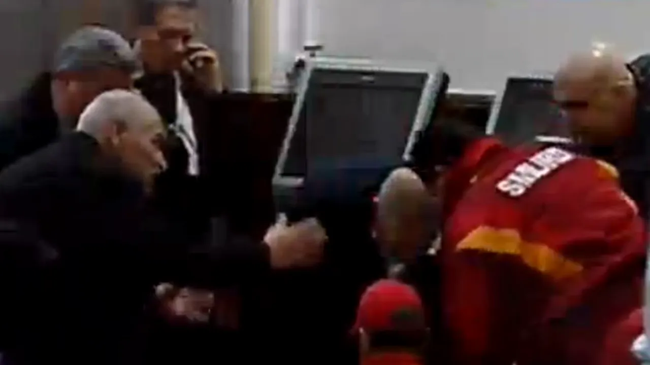 Cu puțin timp în urmă, în sala unde se judecă procesul lui Adrian Năstase