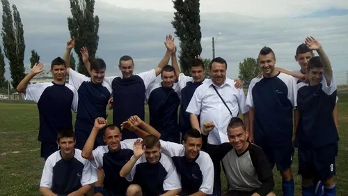 Într-o comună din Brăila, preotul satului este antrenorul echipei de fotbal. „Când e un parastas, nu mă duc în deplasare