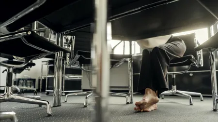 Ce politică neobișnuită adoptă tot mai multe companii. Angajații preferă să lucreze desculți