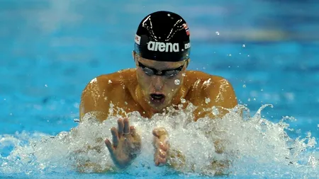 Campion mondial de natație, găsit mort în baie