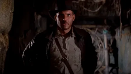 Cu cât s-a vândut la licitație PĂLĂRIA purtată de Harrison Ford în „Indiana Jones”/Costumul lui „James Bond”, de 18 ori mai ieftin!