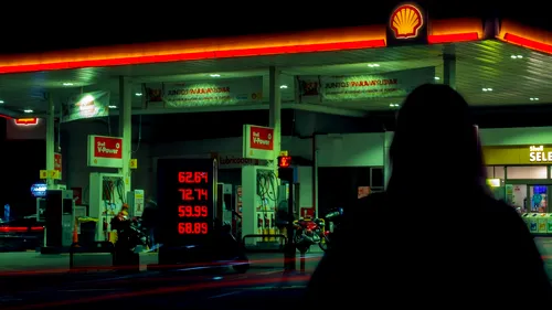 Prețuri carburanți România 2022 | Câți lei a ajuns un litru de motorină în benzinăriile din București și Cluj-Napoca