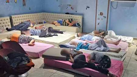 Bătrâni ținuți în subsolul unui cămin din Sectorul 4! Oamenii dormeau pe saltele, puse direct pe podea