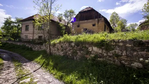 Povestea celui mai ciudat sat din România. Ținutul de poveste cu un singur locuitor și un drum unic in lume