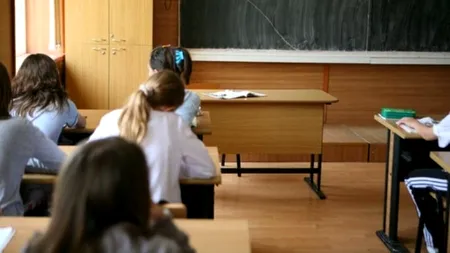 Perle la Evaluarea Națională: Cratima desparte două cuvinte care nu încap întregi în versuri 